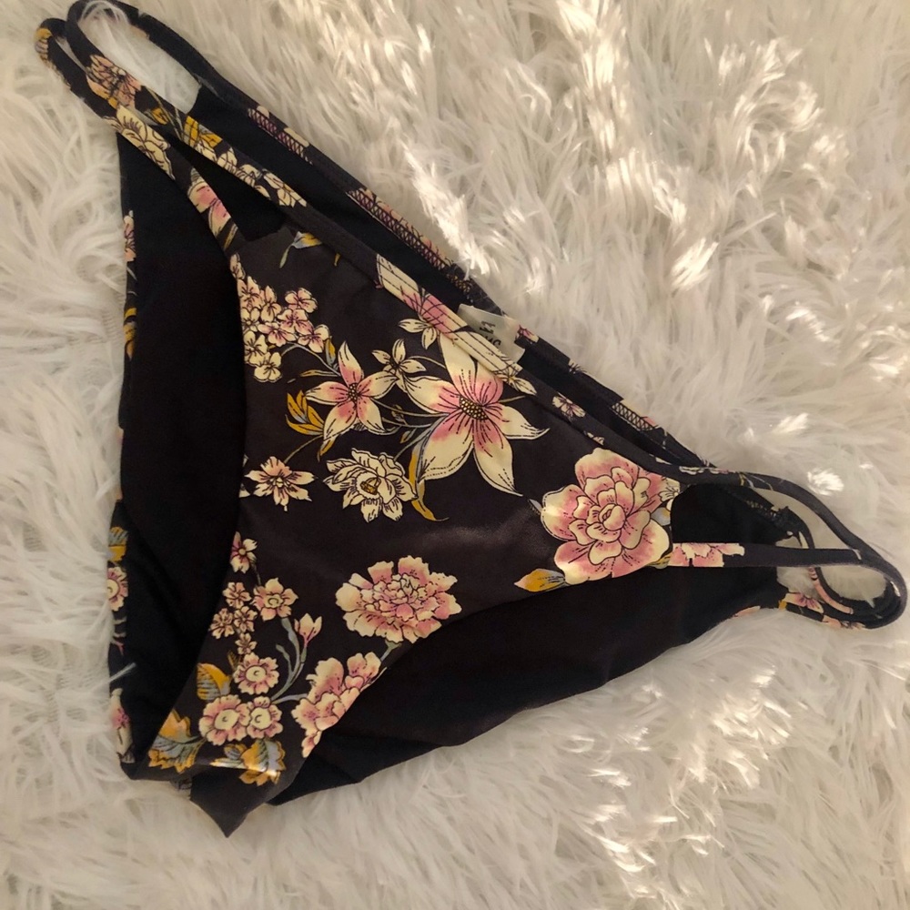 Billabong- Gray Floral Bikini Bottoms